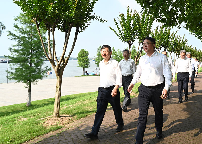 生态环境部部长黄润秋赴湖北武汉调研生态环境保护工作